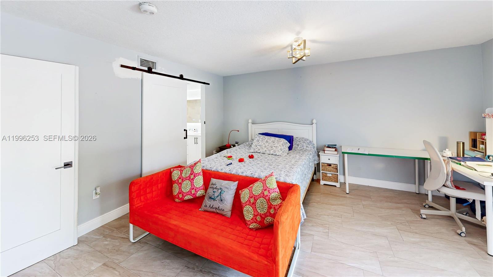 VILLAS AT THE HAMMOCKS CO - Residential