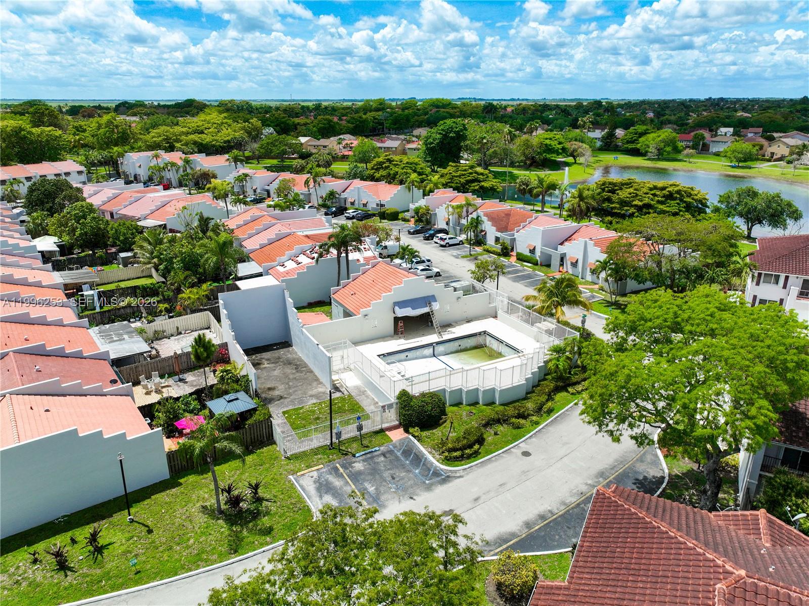 VILLAS AT THE HAMMOCKS CO - Residential