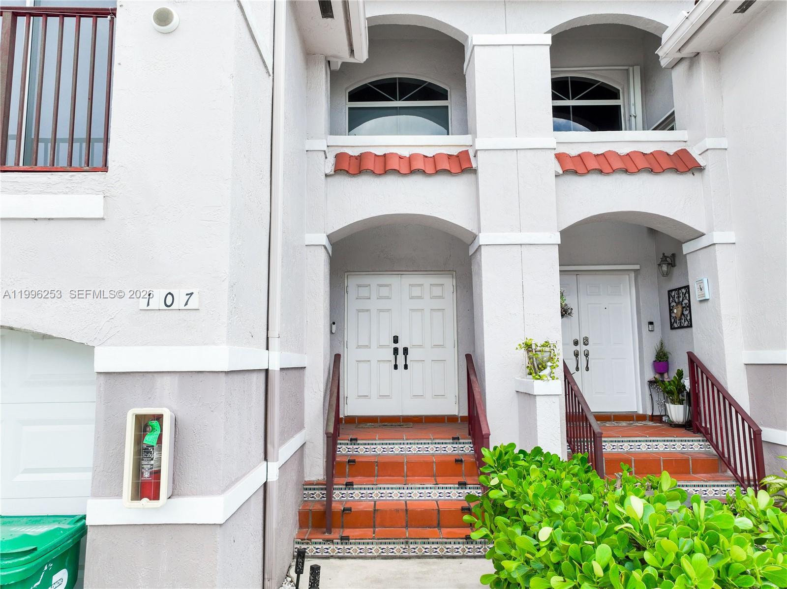 VILLAS AT THE HAMMOCKS CO - Residential