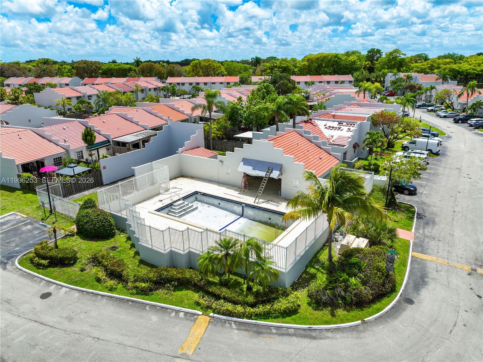 VILLAS AT THE HAMMOCKS CO - Residential