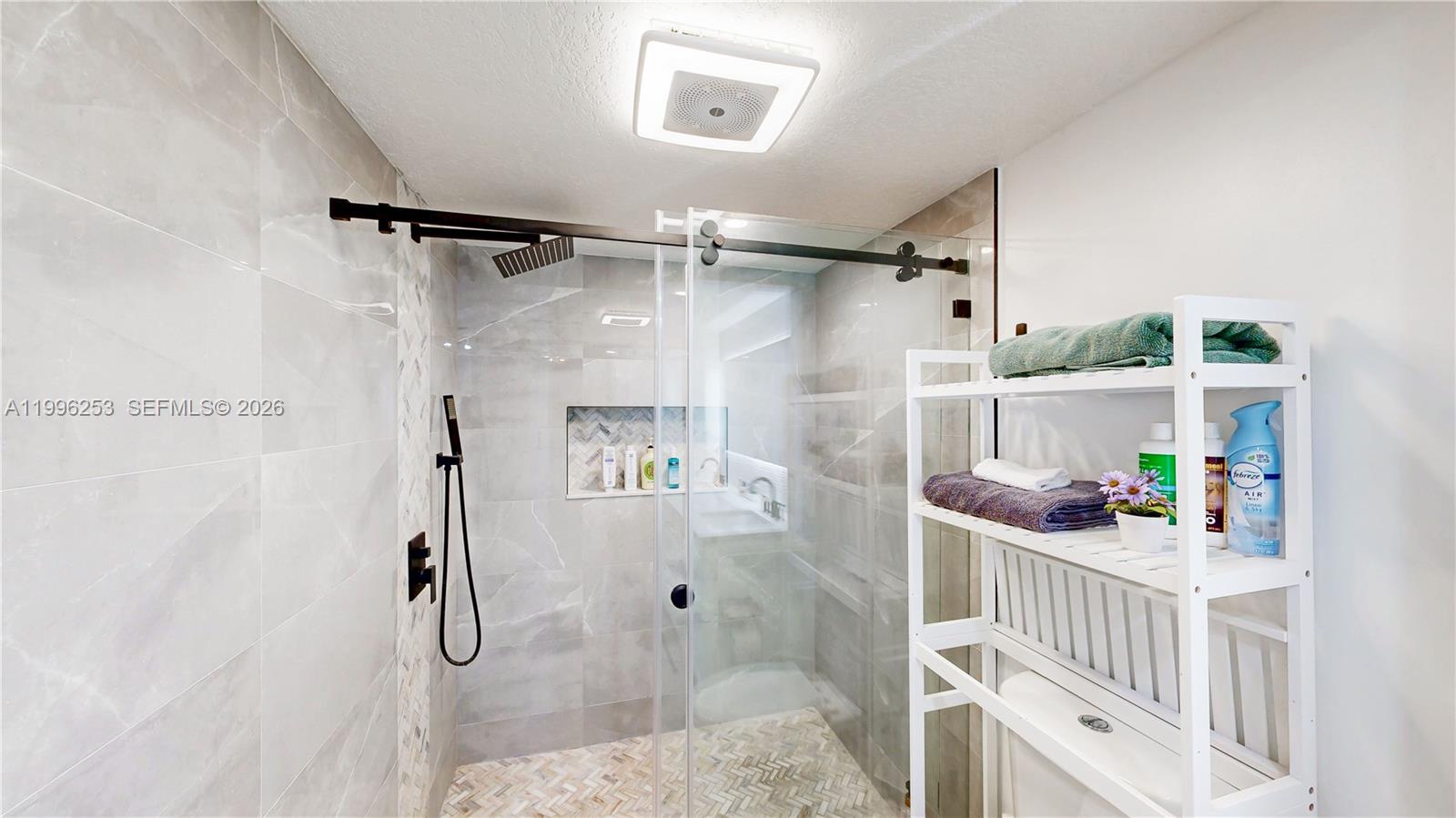 VILLAS AT THE HAMMOCKS CO - Residential