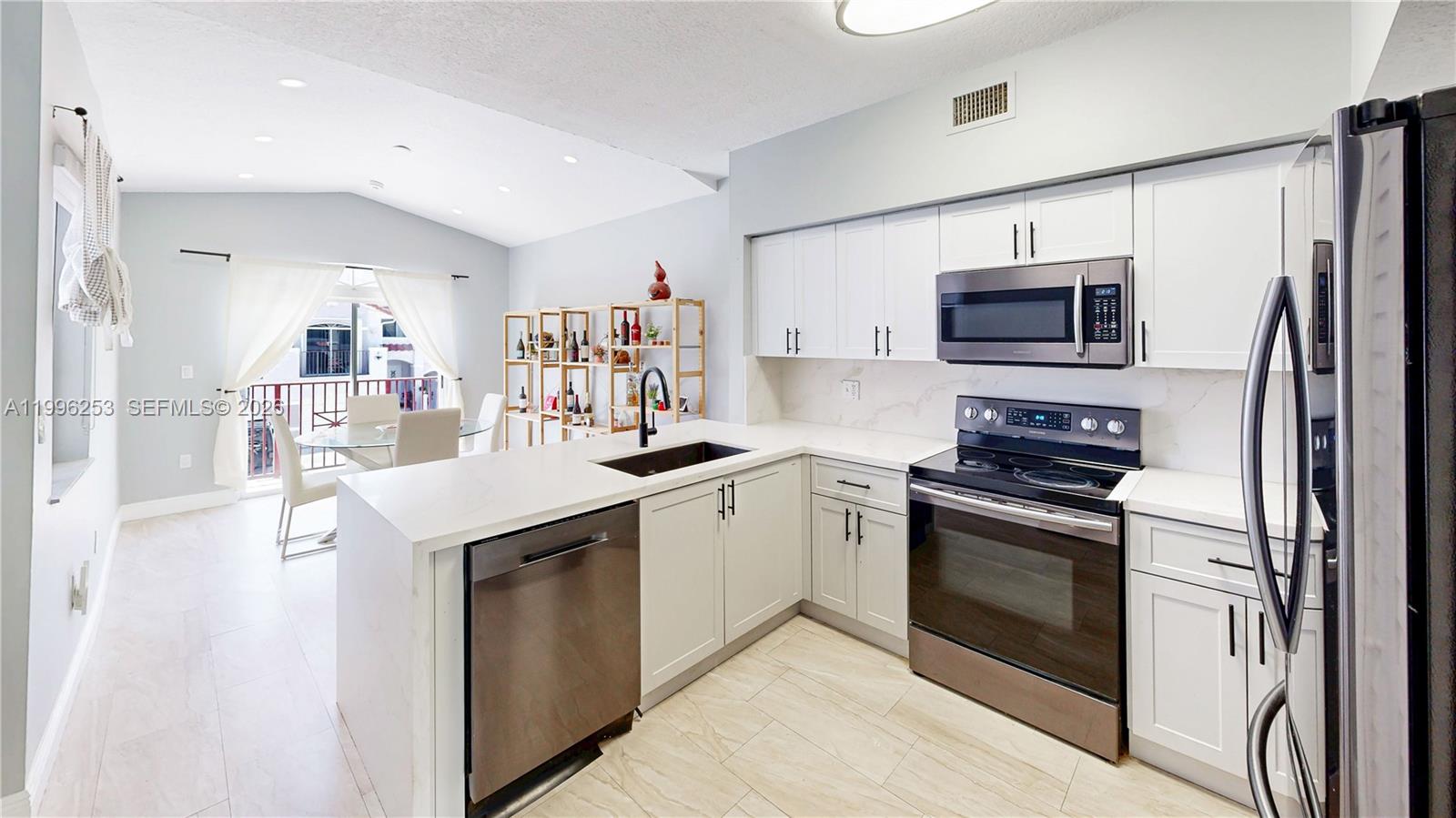 VILLAS AT THE HAMMOCKS CO - Residential