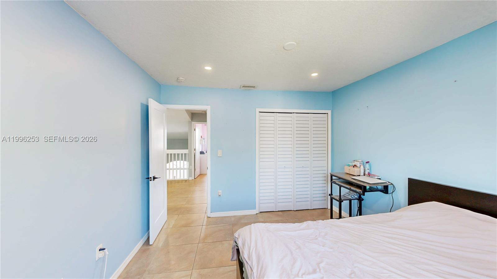 VILLAS AT THE HAMMOCKS CO - Residential