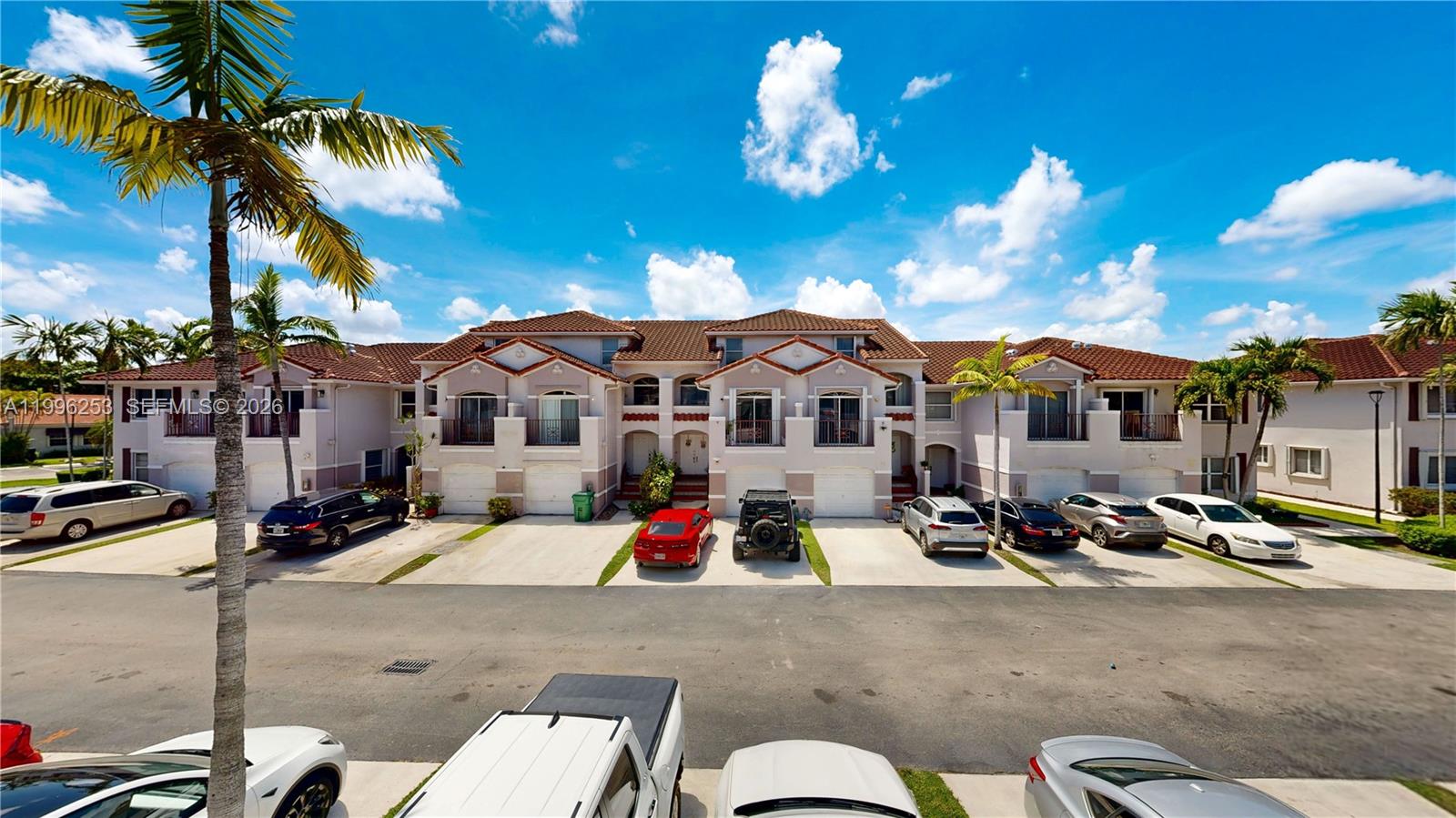 VILLAS AT THE HAMMOCKS CO - Residential