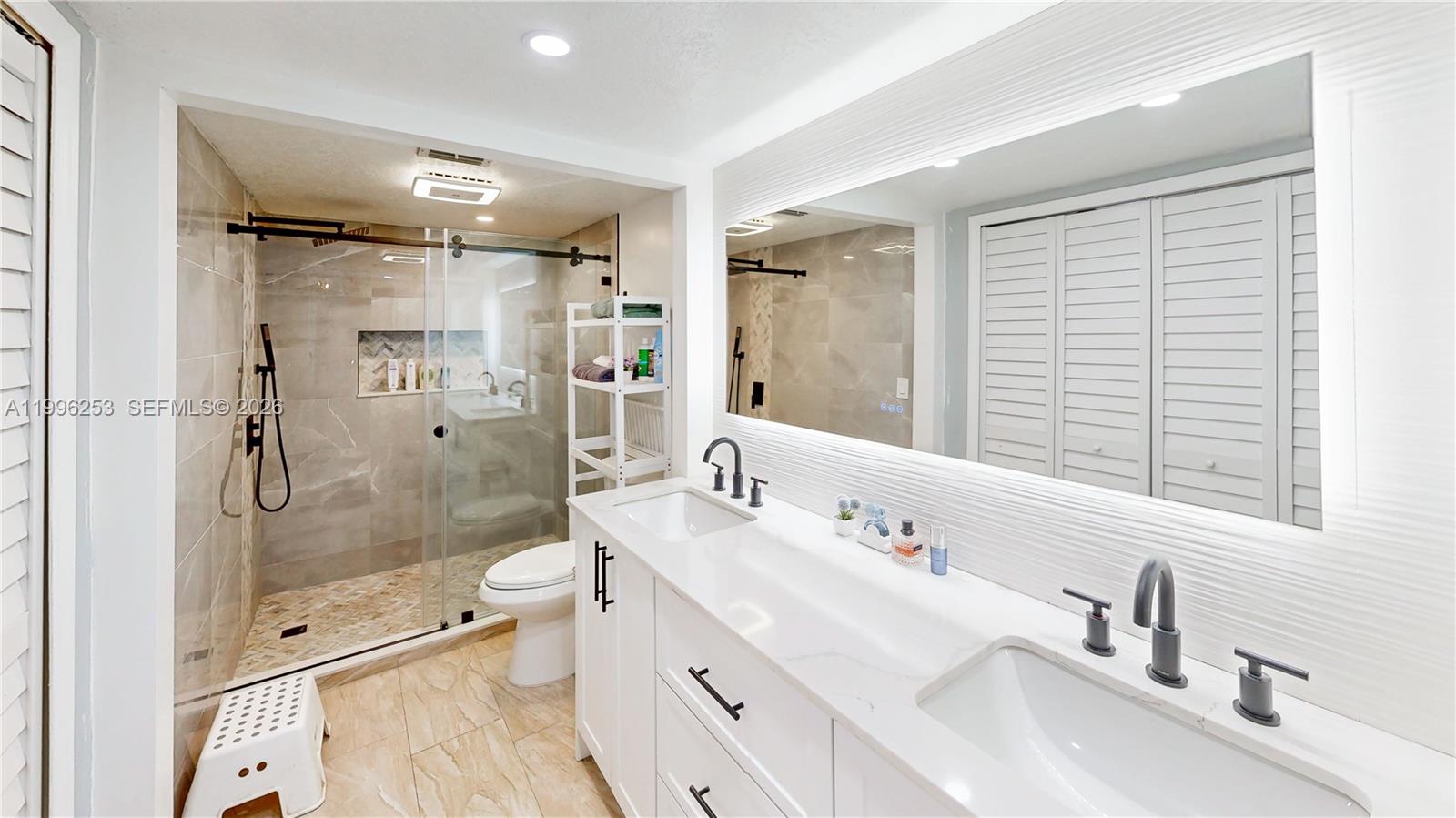 VILLAS AT THE HAMMOCKS CO - Residential