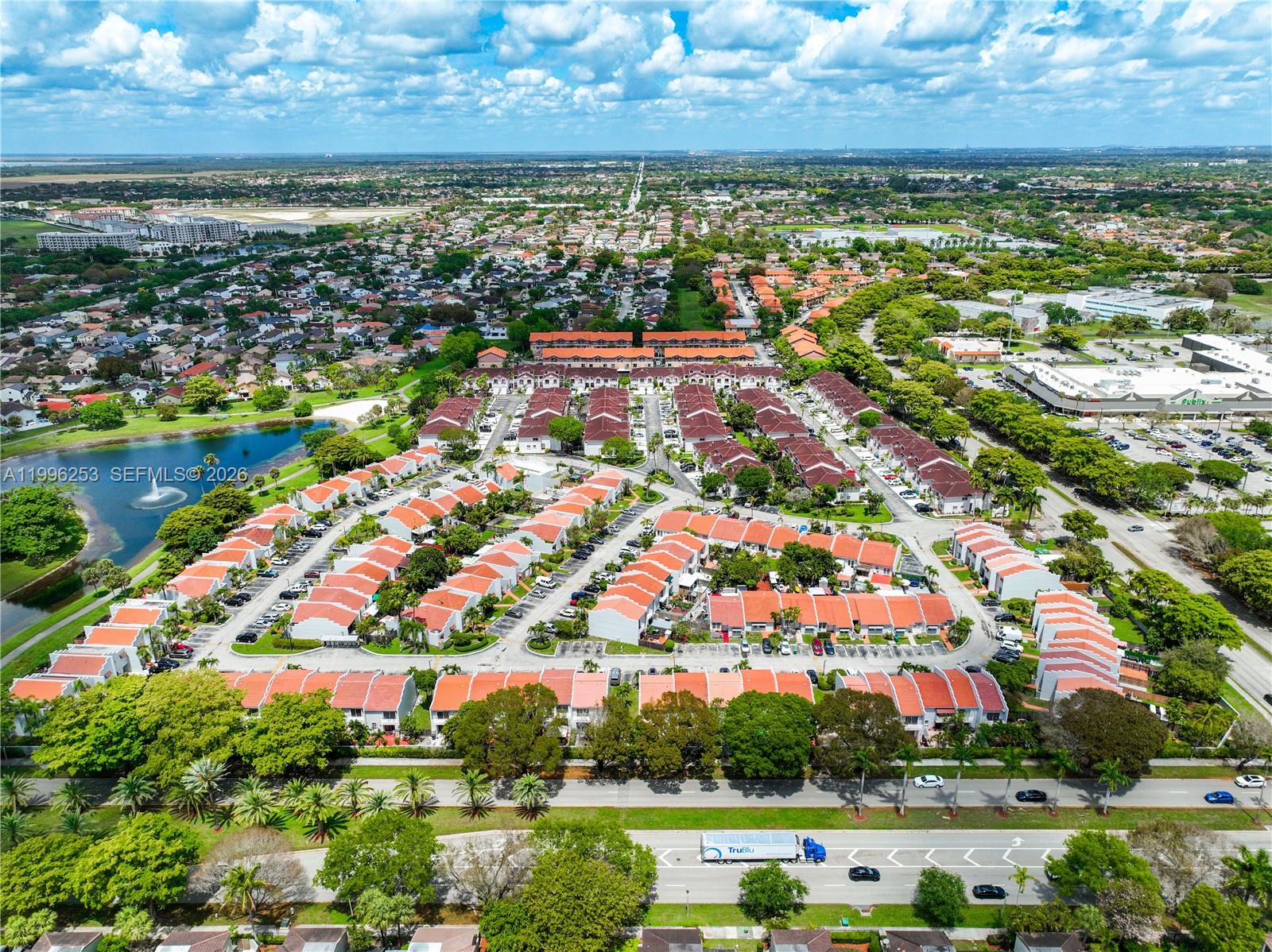 VILLAS AT THE HAMMOCKS CO - Residential