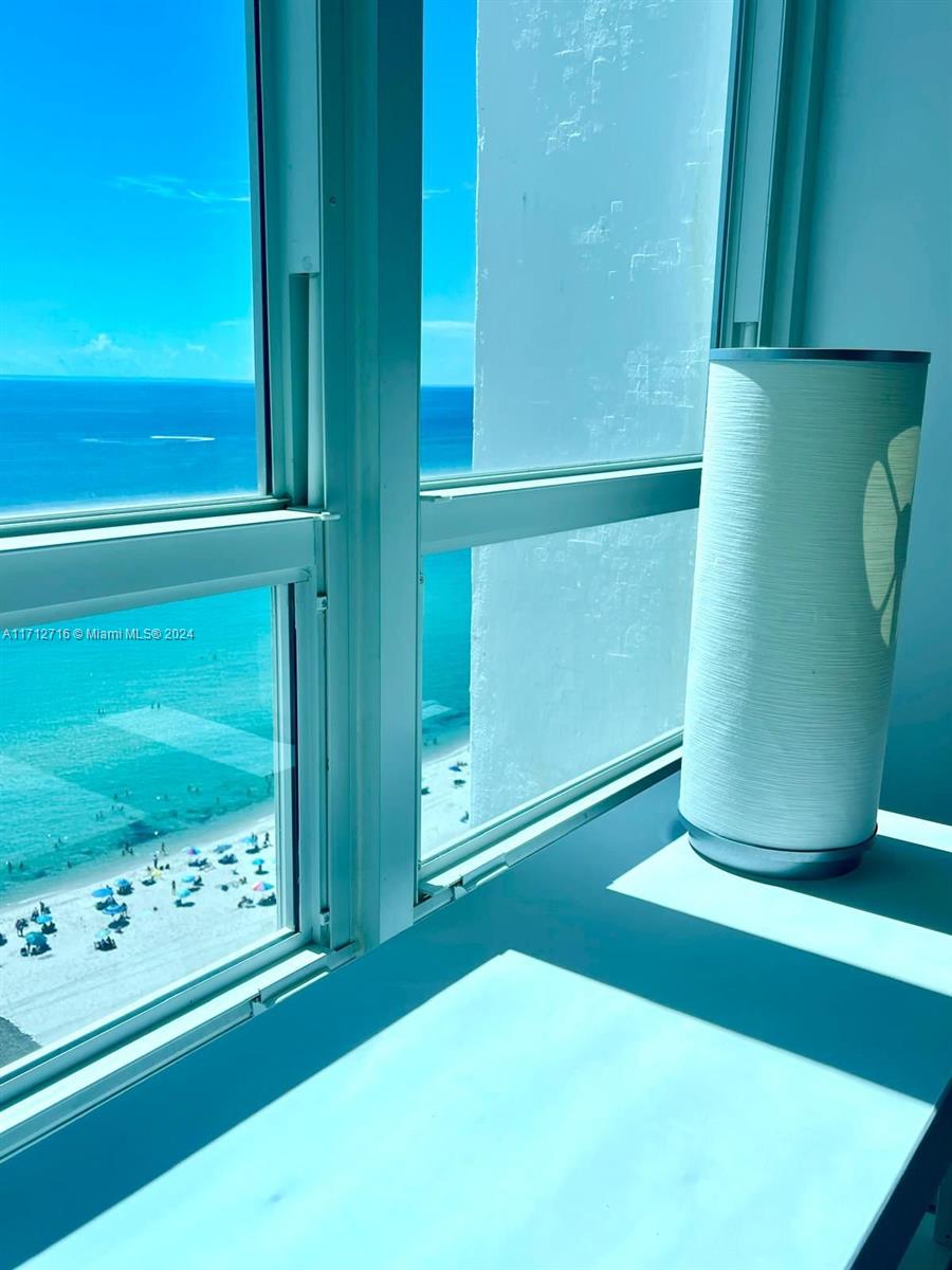 5445 Collins Ave TS7