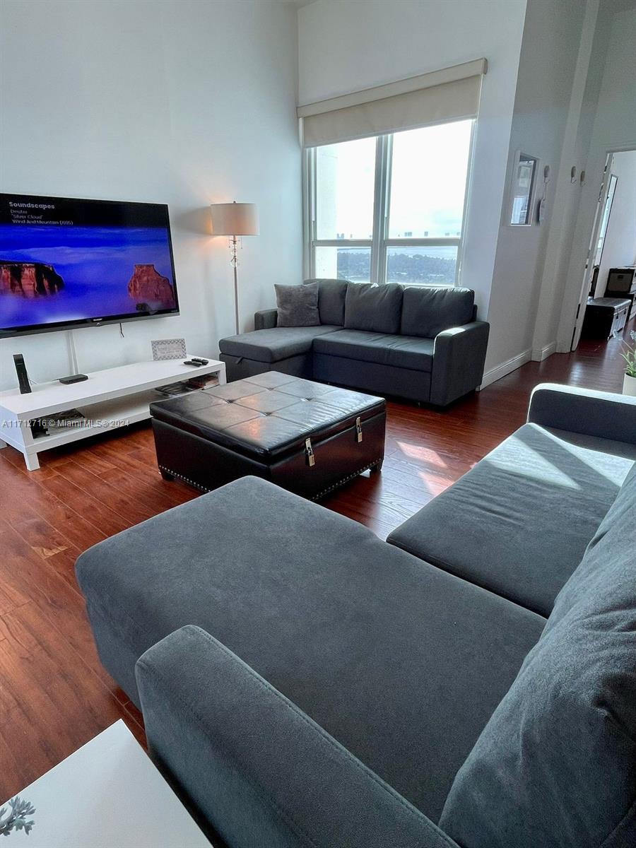 5445 Collins Ave TS7