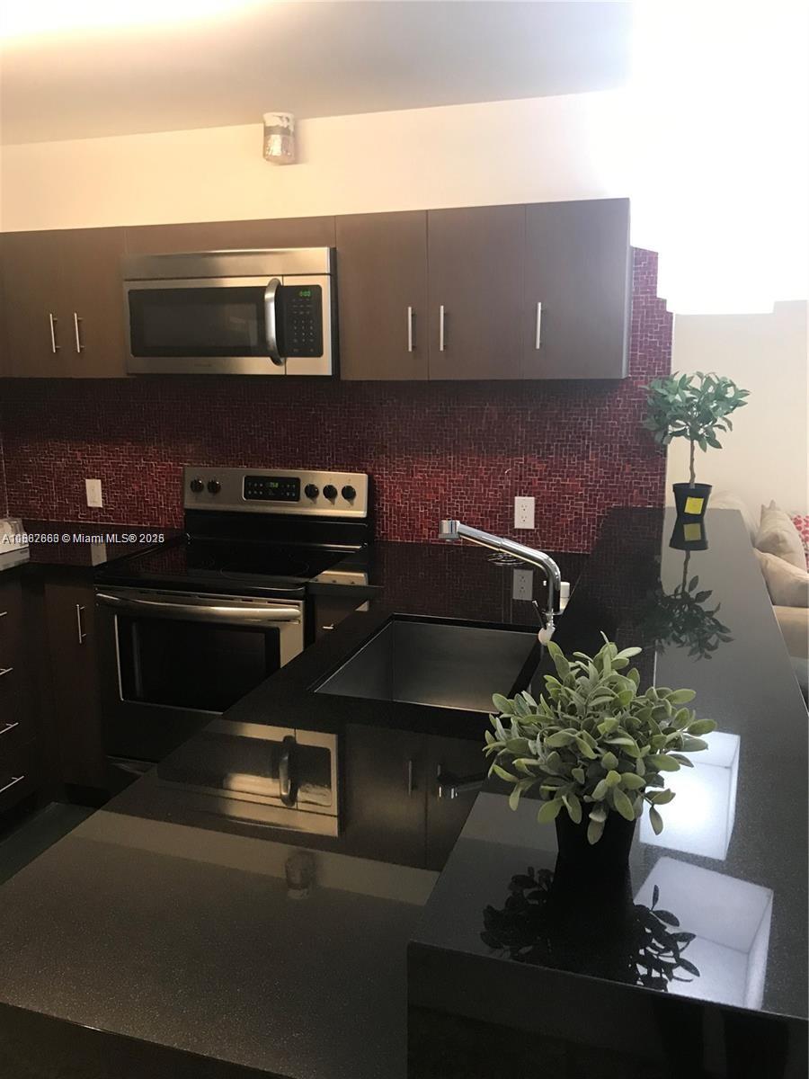 LINCOLN SUB - Residential Lease