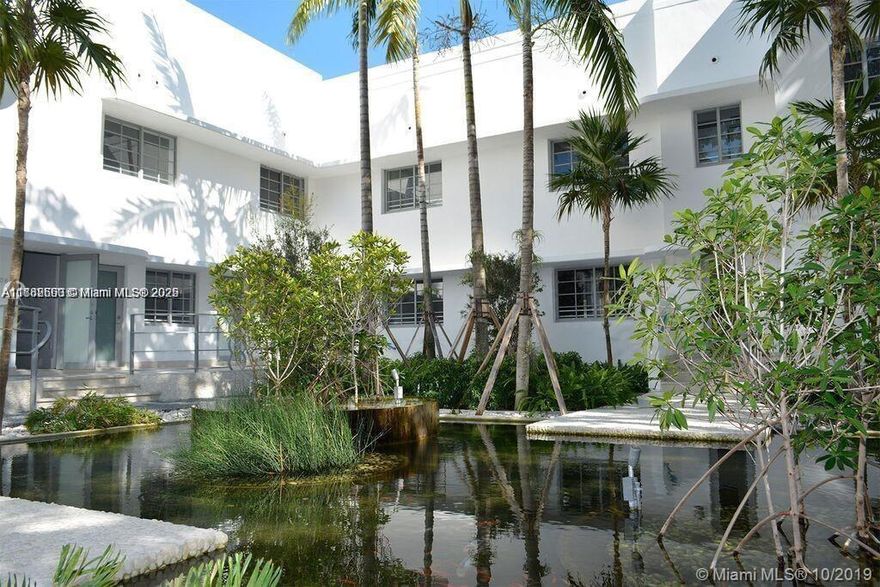 Large one bedroom double corner unit in completely remodeled Boutique Art Deco building in the heart of
SouthBeach. Two blocks from Lincoln Road and the Beach. Central A/C, stainless steel appliances, washer and
dryer in the unit, new tile floors, top of the line finishes.