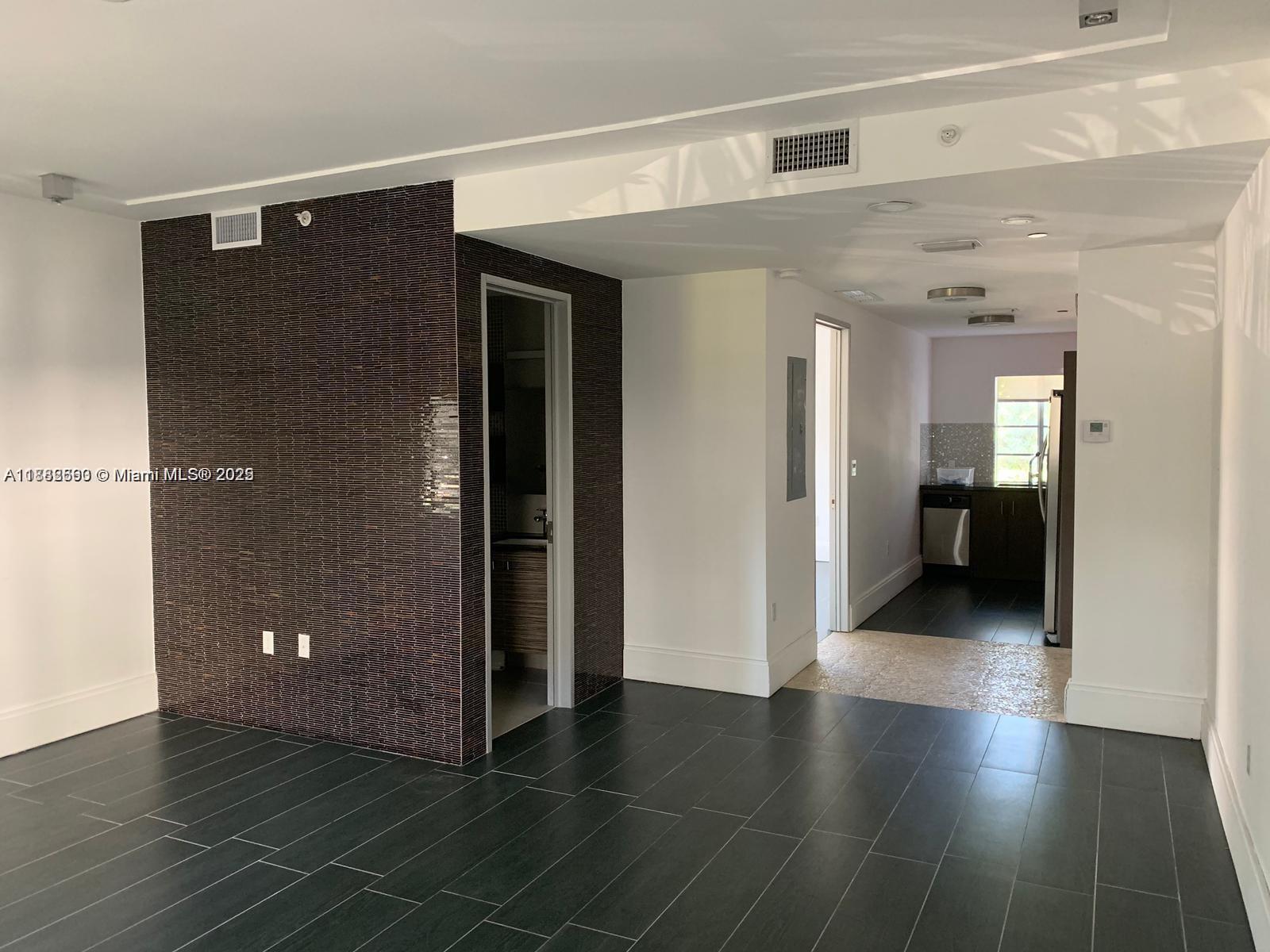 LINCOLN SUB - Residential Lease