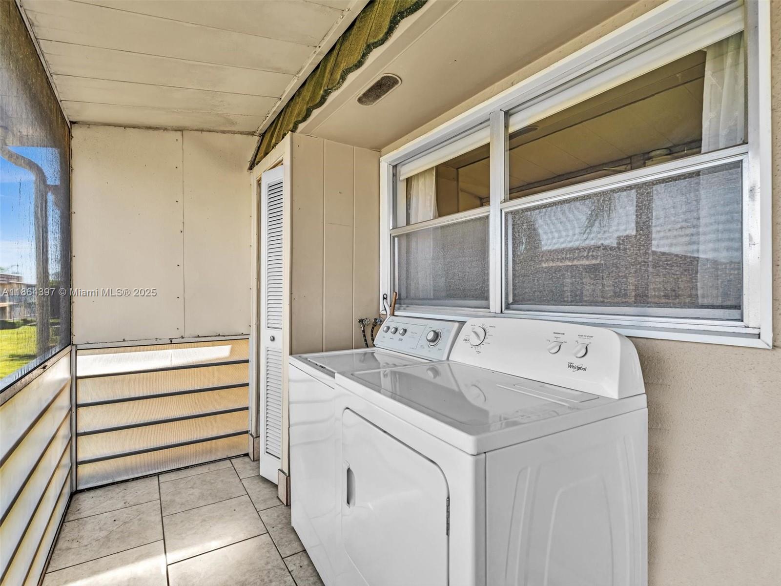 KINGS POINT SAXONY CONDOS - Residential