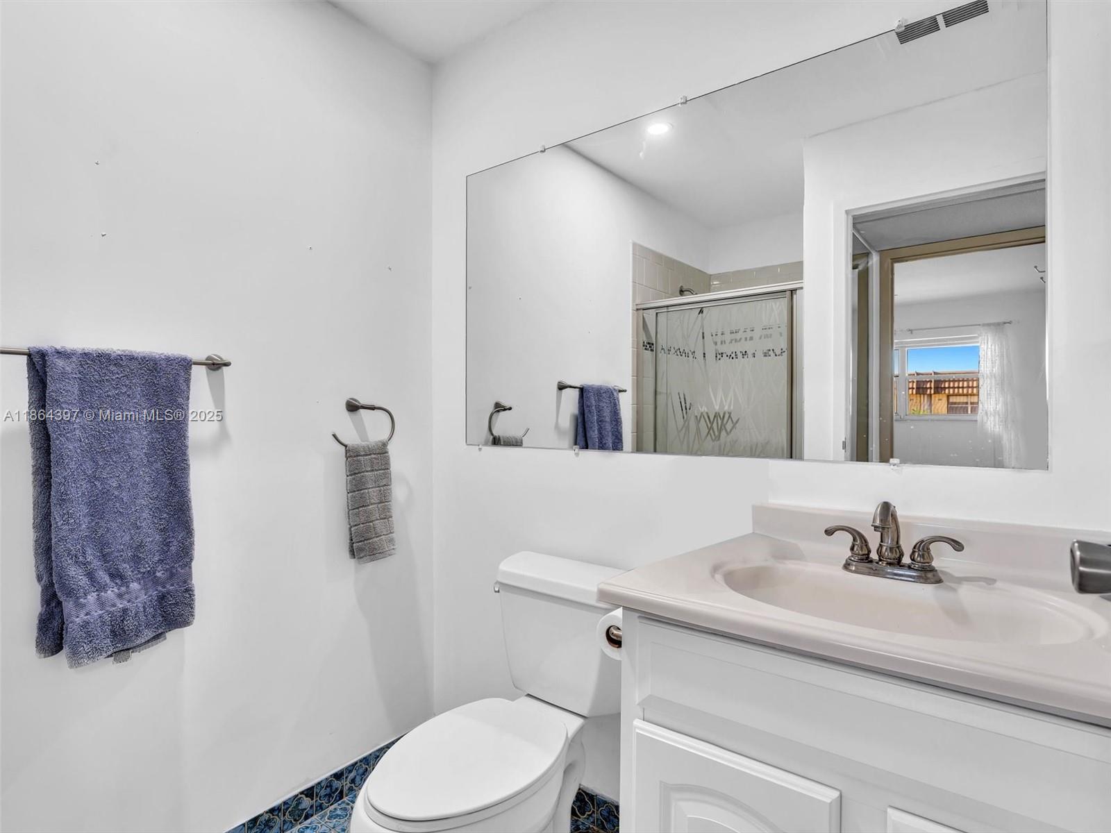 KINGS POINT SAXONY CONDOS - Residential