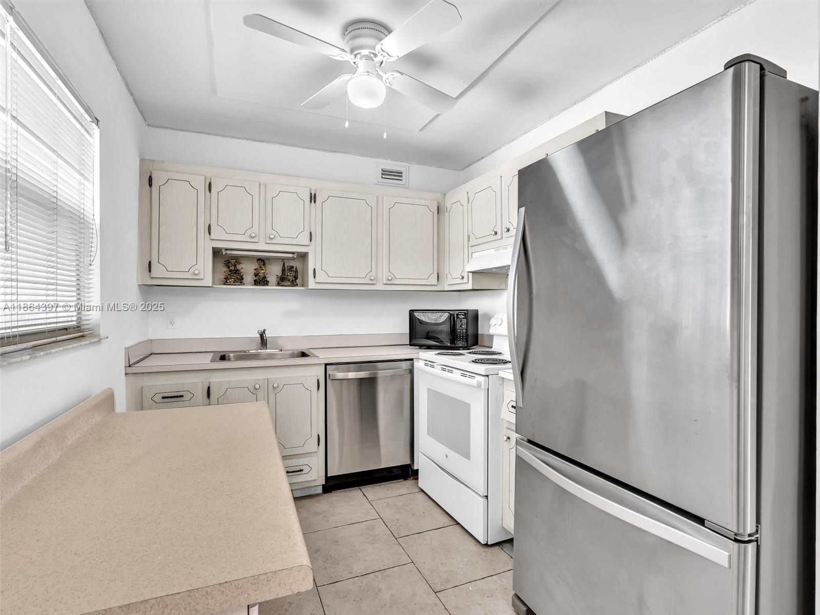 KINGS POINT SAXONY CONDOS - Residential