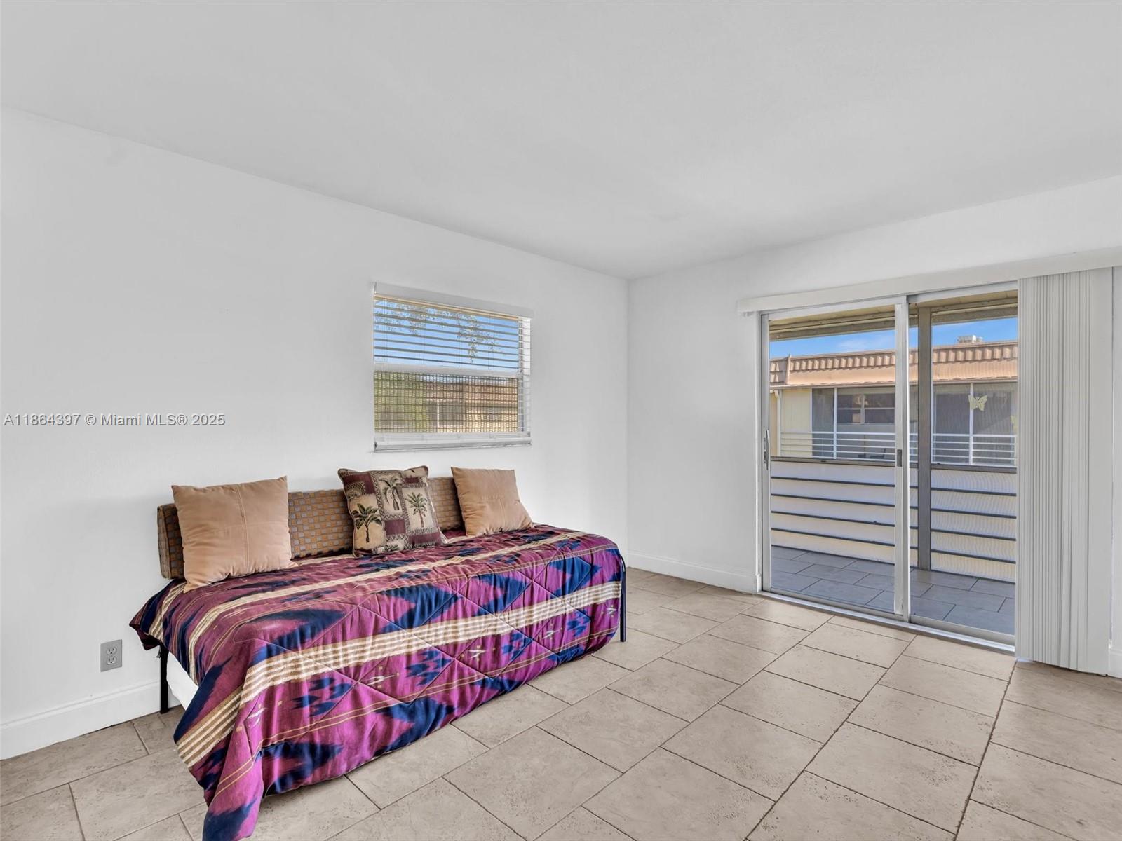 KINGS POINT SAXONY CONDOS - Residential