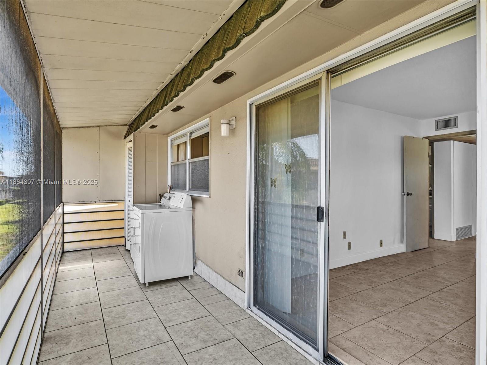 KINGS POINT SAXONY CONDOS - Residential