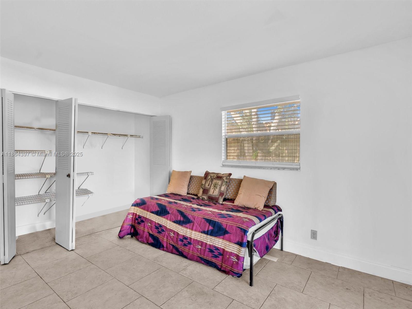 KINGS POINT SAXONY CONDOS - Residential