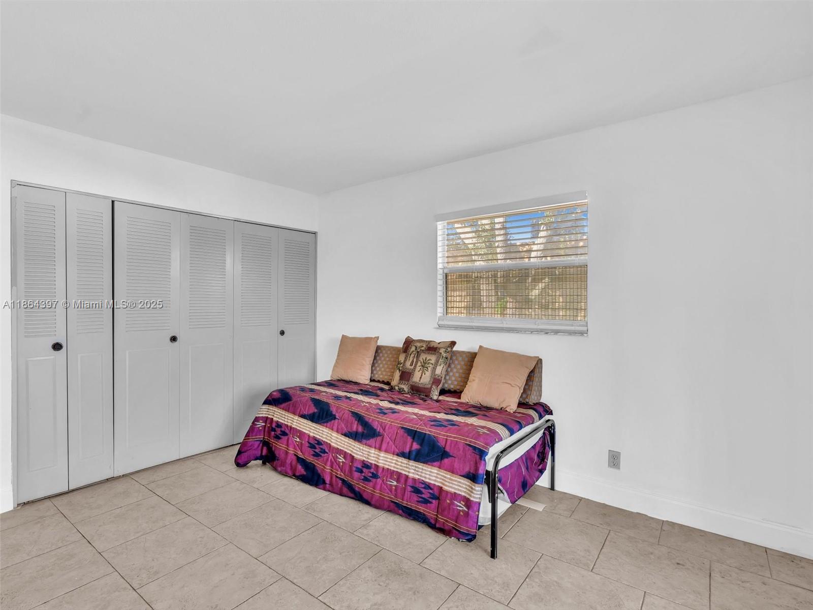 KINGS POINT SAXONY CONDOS - Residential