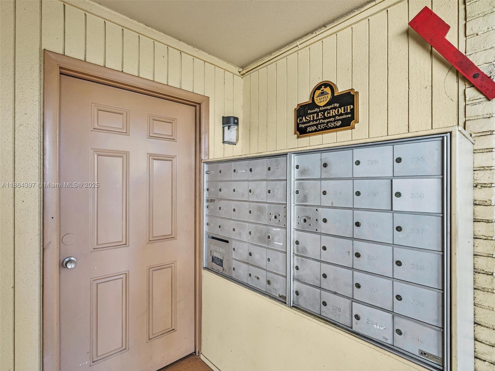 KINGS POINT SAXONY CONDOS - Residential