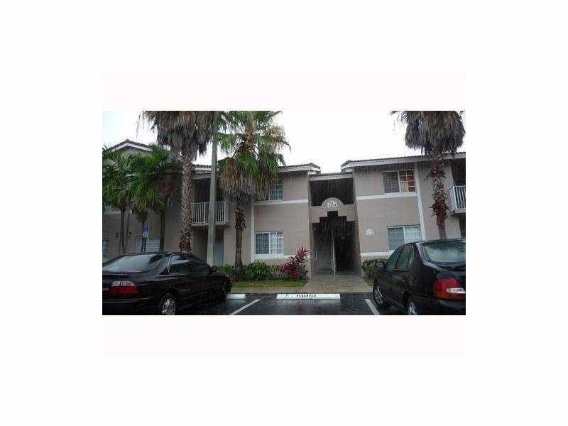 PRIME LOCATION! GATED COMMUNITY! 2/2 CONDO. COMMUNITY POOL AND GYM. THIS WON'T LAST LONG!