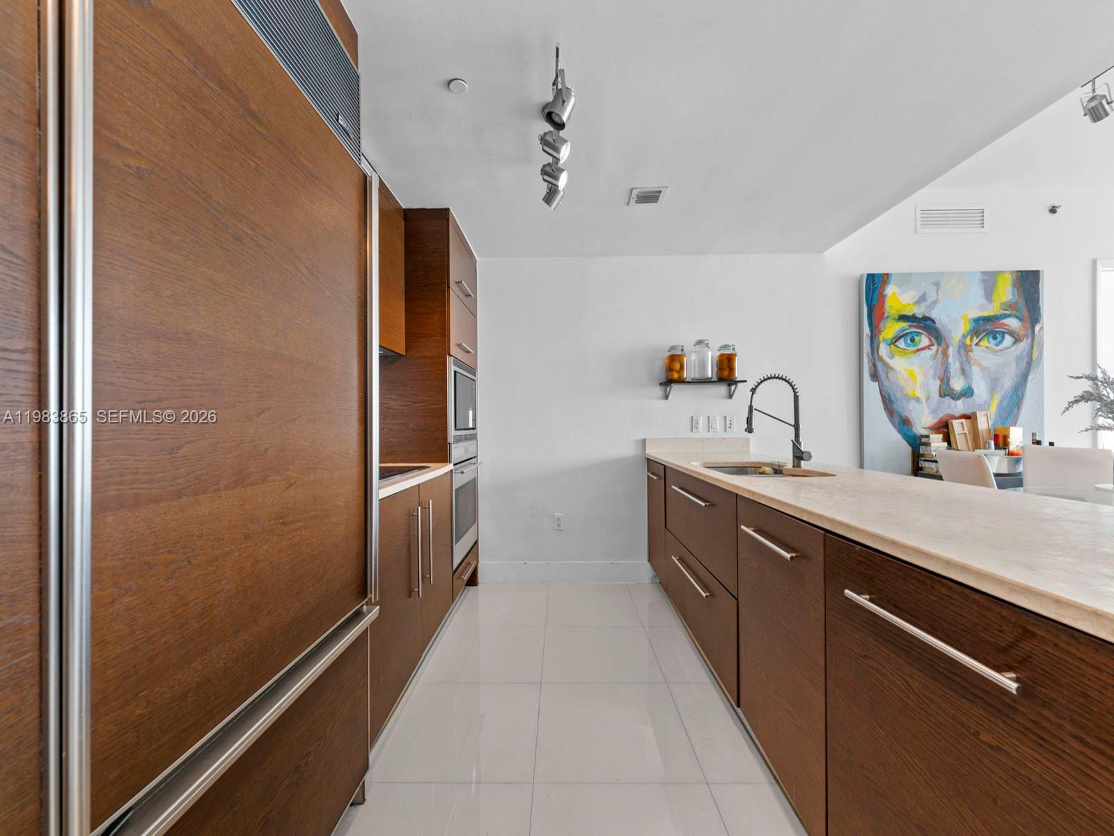 ICONBRICKELL CONDO NO 1 - Residential