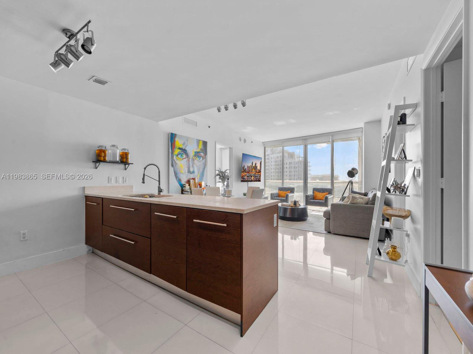 ICONBRICKELL CONDO NO 1 - Residential