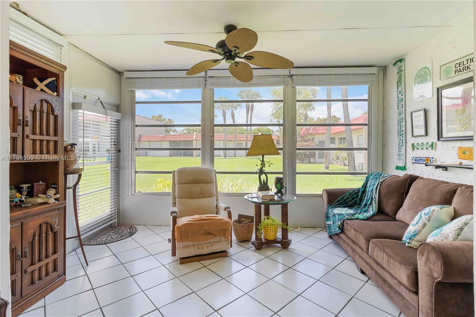 GOLDEN LAKES VILLAGE COND - Residential