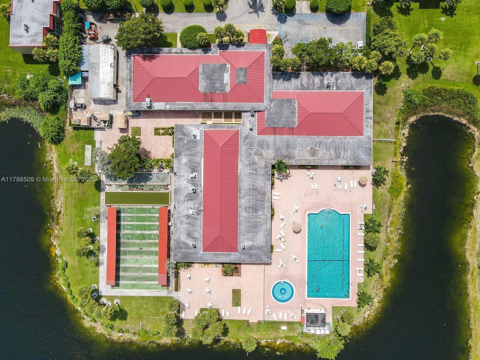 GOLDEN LAKES VILLAGE COND - Residential