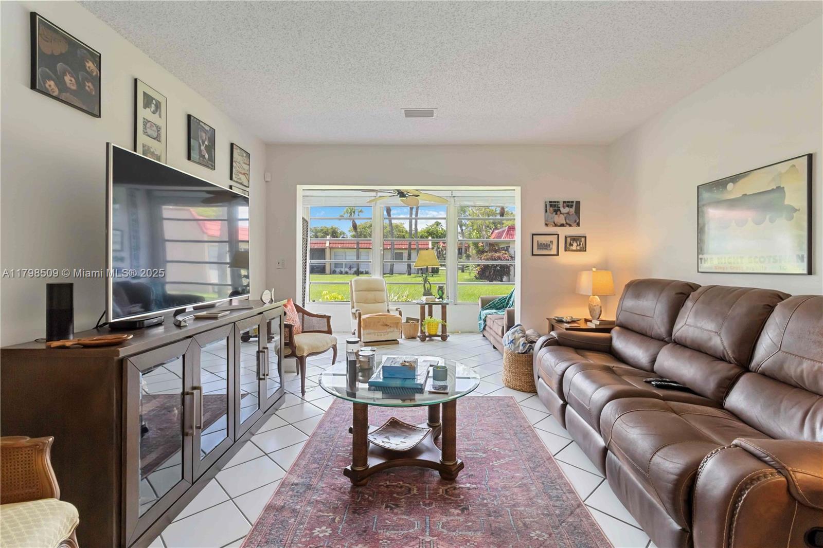GOLDEN LAKES VILLAGE COND - Residential