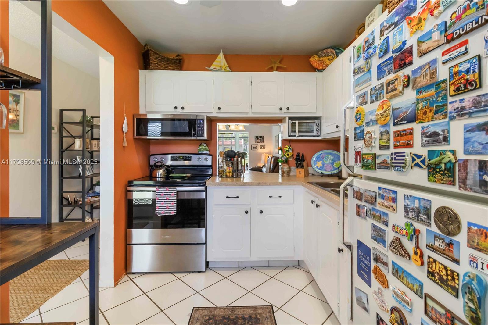 GOLDEN LAKES VILLAGE COND - Residential
