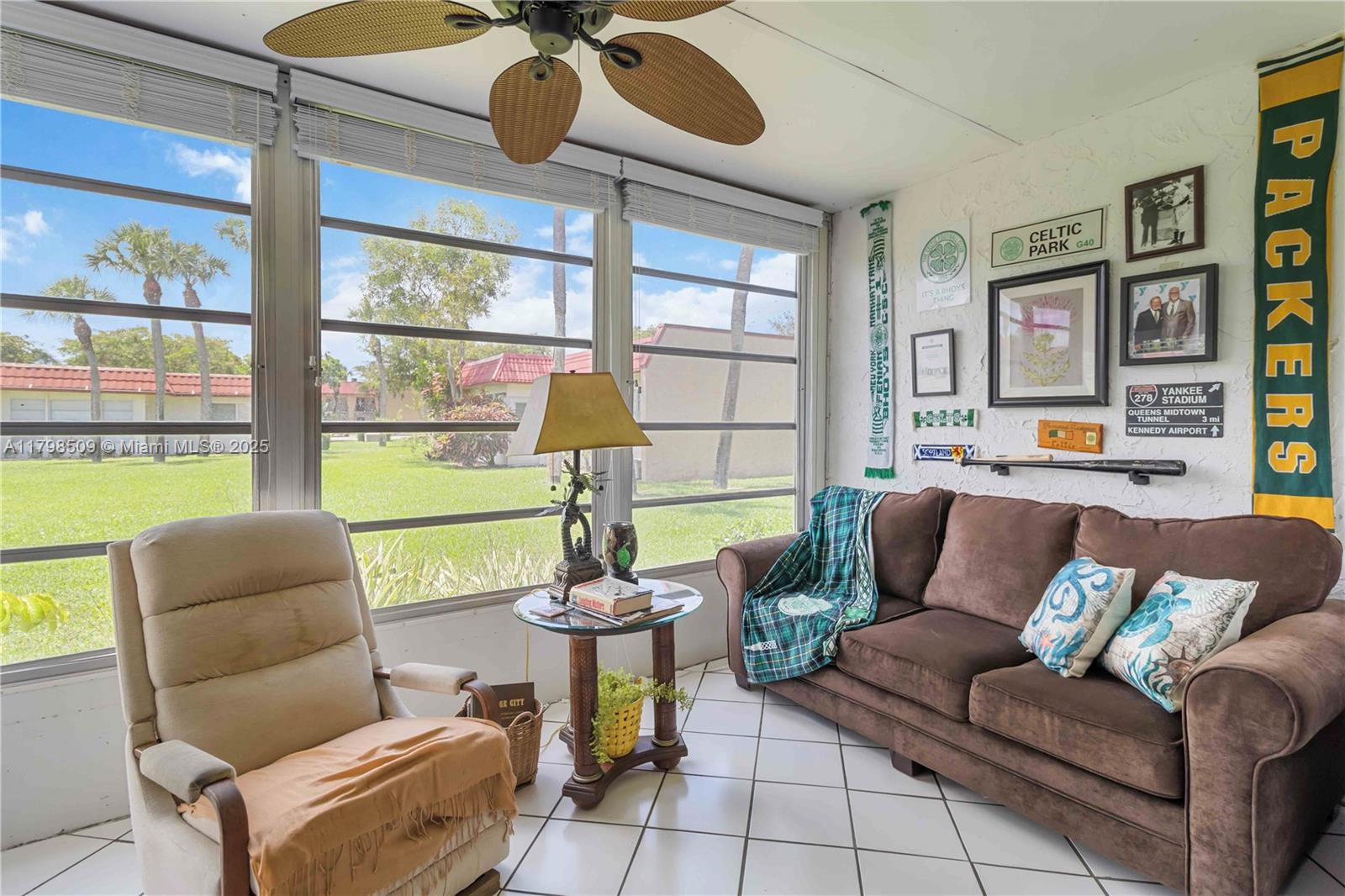 GOLDEN LAKES VILLAGE COND - Residential