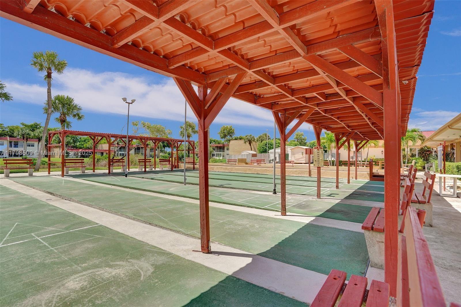 GOLDEN LAKES VILLAGE COND - Residential
