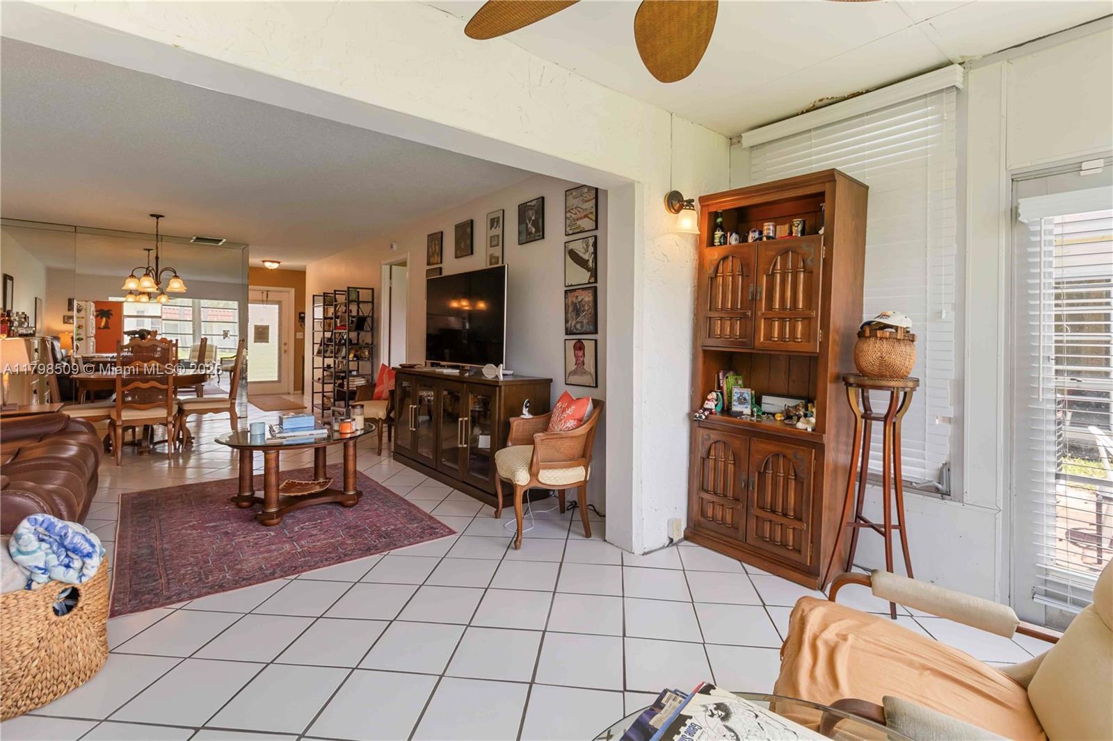 GOLDEN LAKES VILLAGE COND - Residential