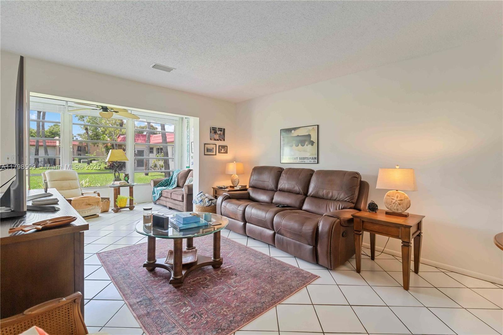 GOLDEN LAKES VILLAGE COND - Residential