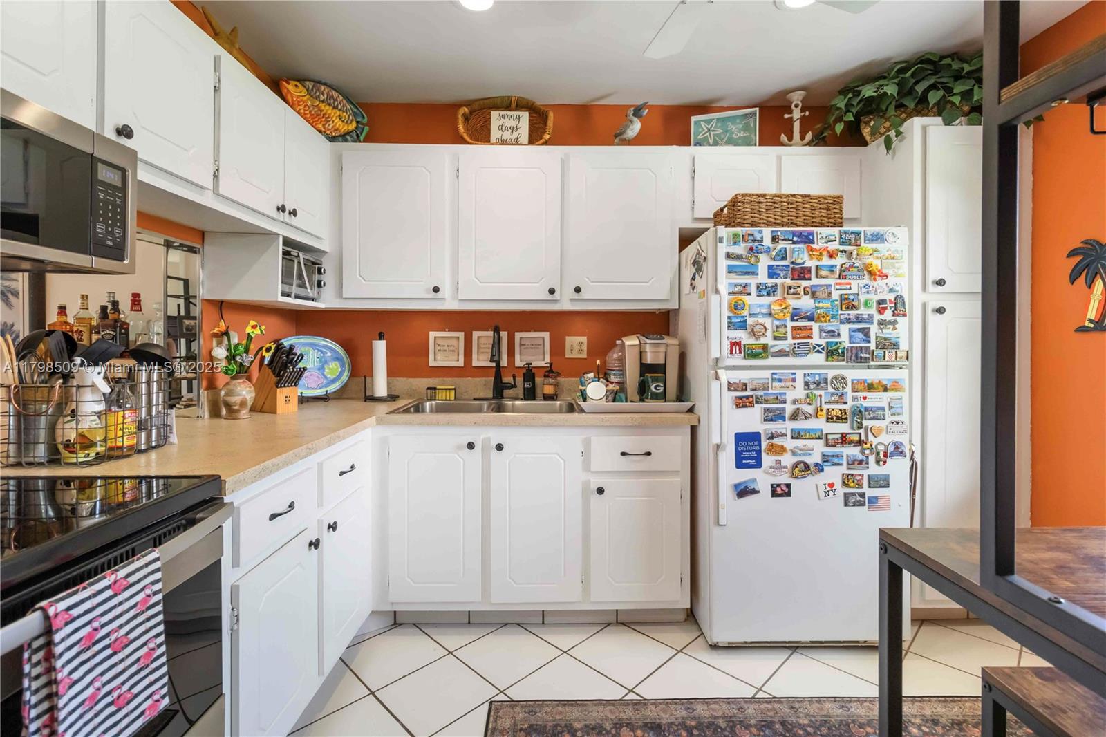 GOLDEN LAKES VILLAGE COND - Residential