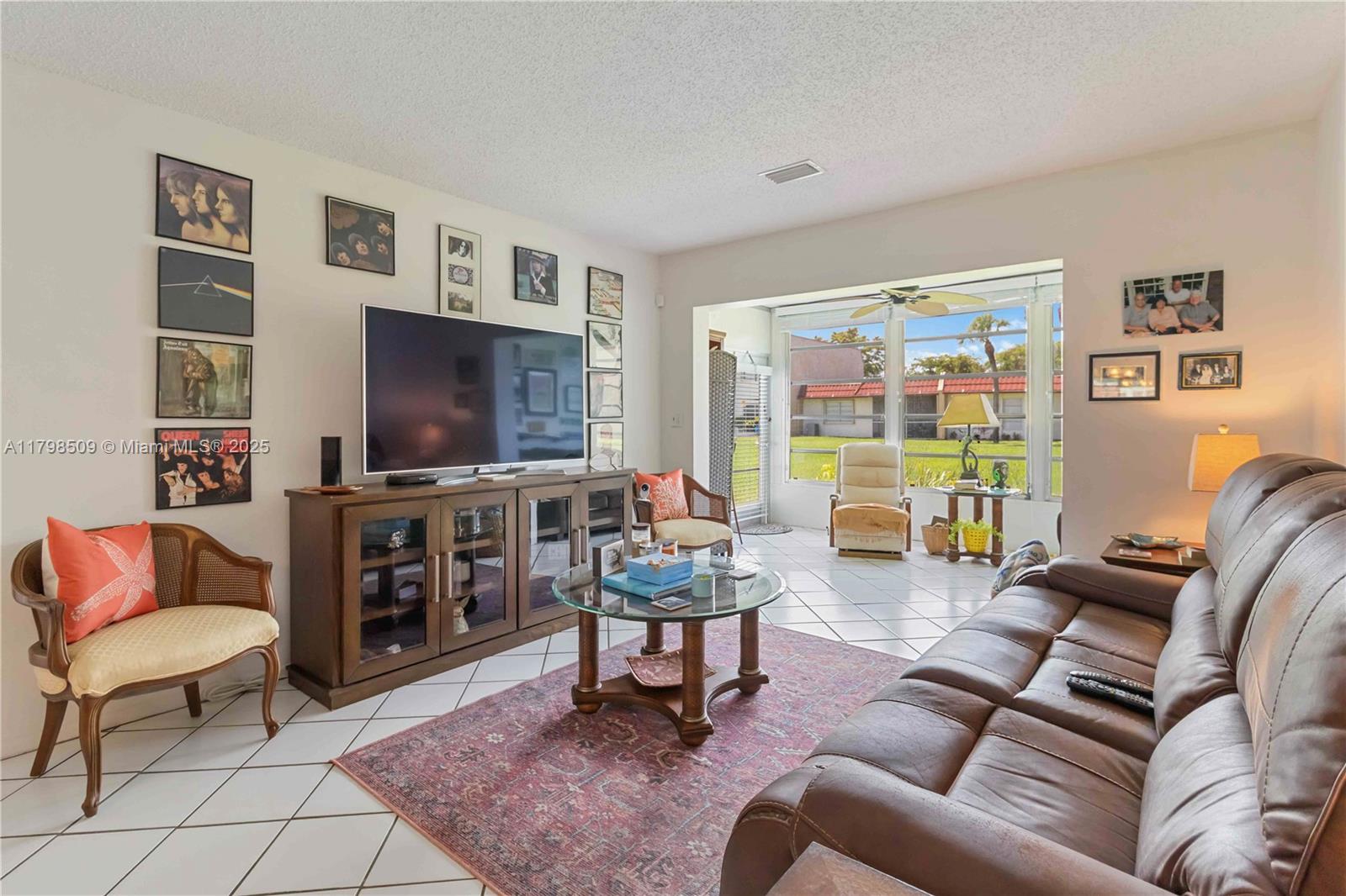 GOLDEN LAKES VILLAGE COND - Residential