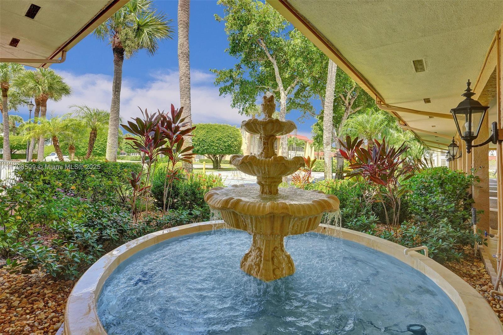 GOLDEN LAKES VILLAGE COND - Residential