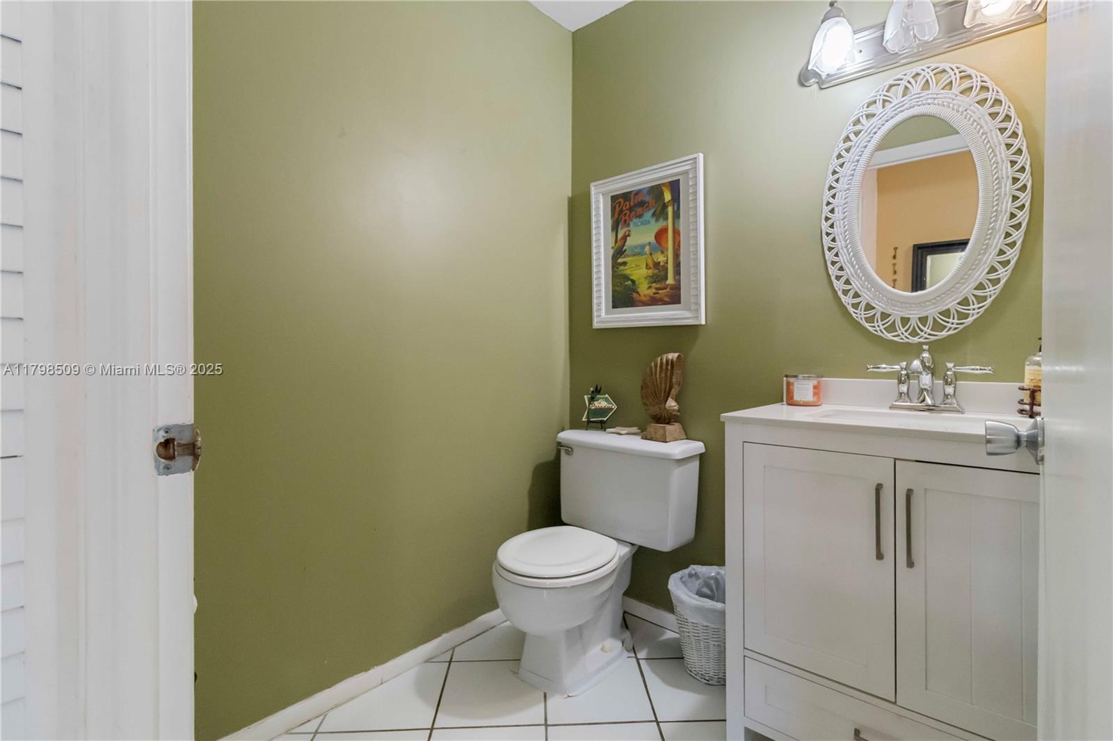 GOLDEN LAKES VILLAGE COND - Residential