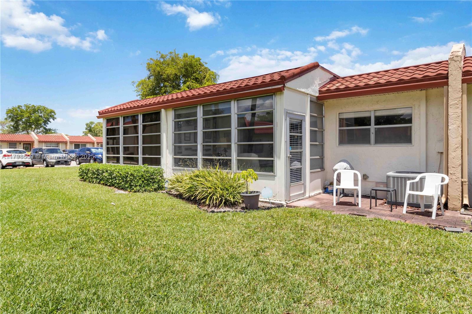 GOLDEN LAKES VILLAGE COND - Residential