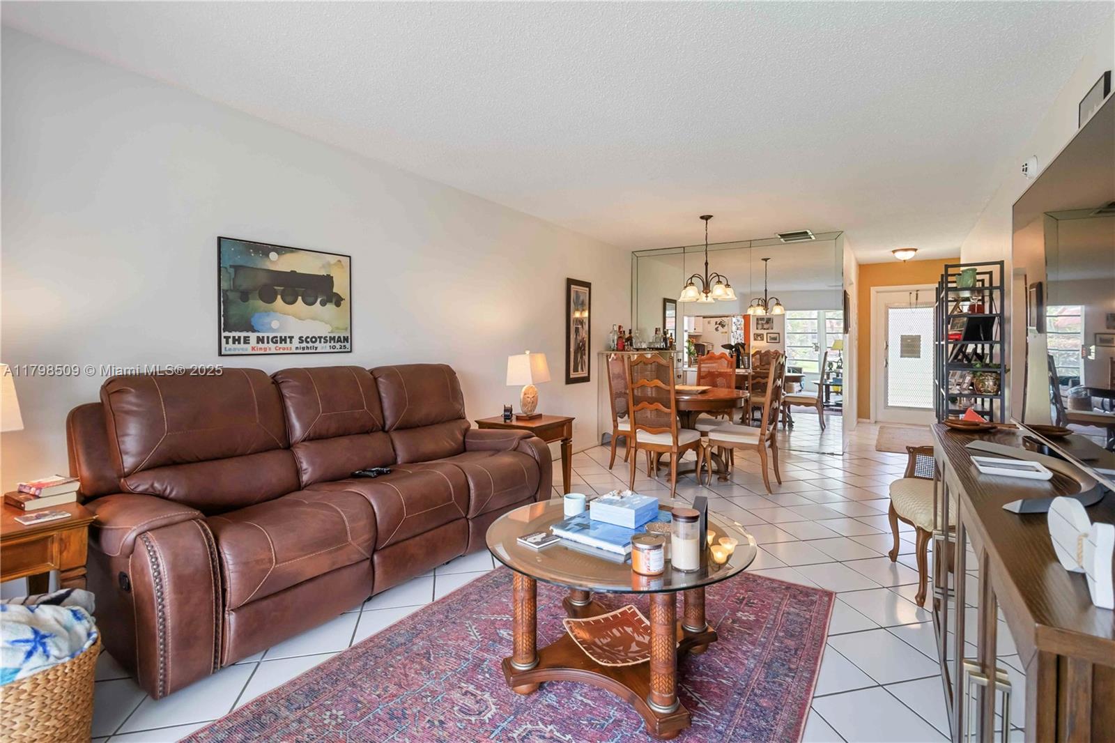 GOLDEN LAKES VILLAGE COND - Residential