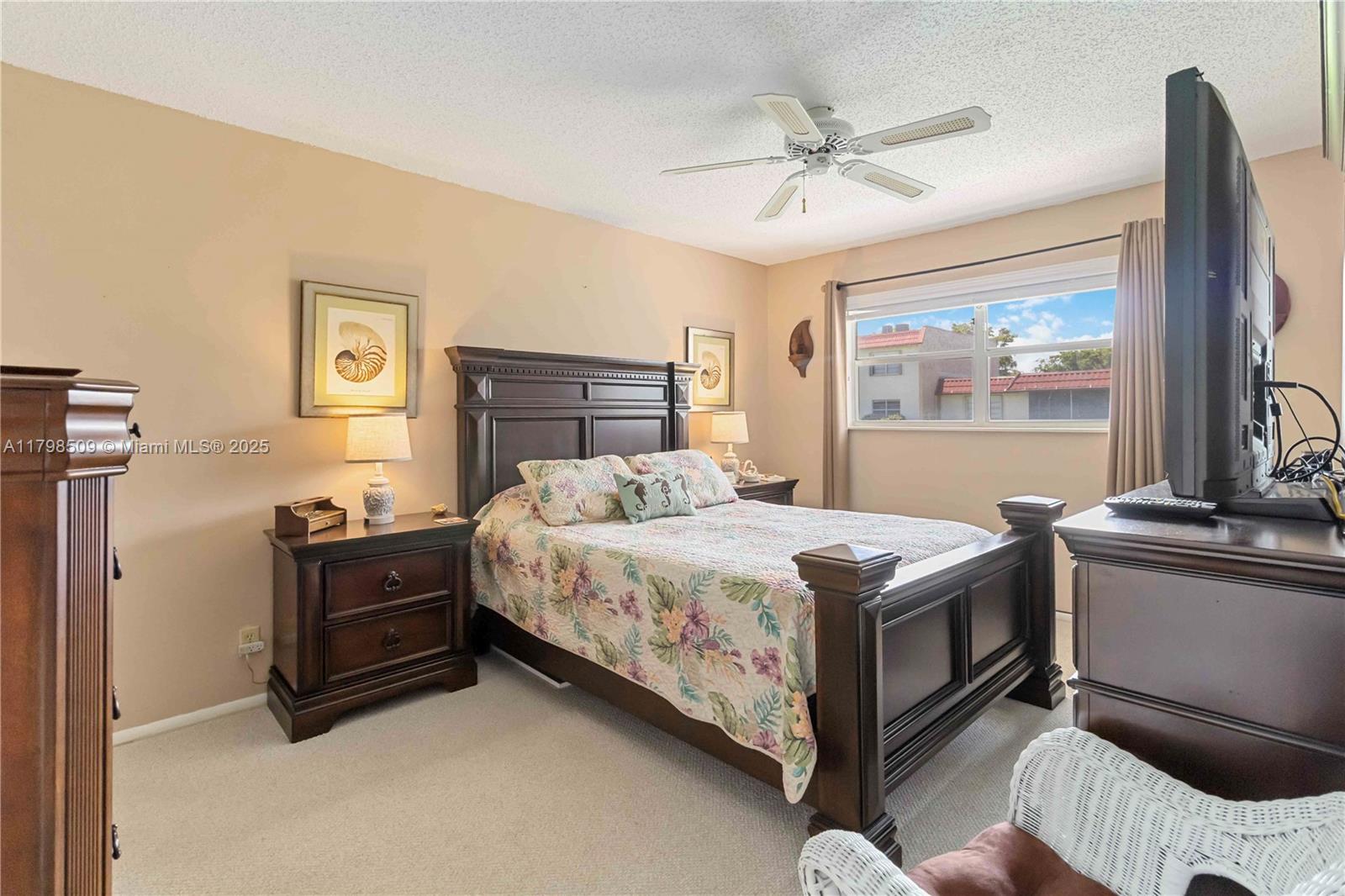 GOLDEN LAKES VILLAGE COND - Residential