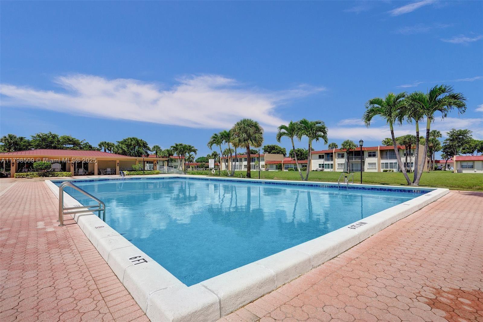 GOLDEN LAKES VILLAGE COND - Residential