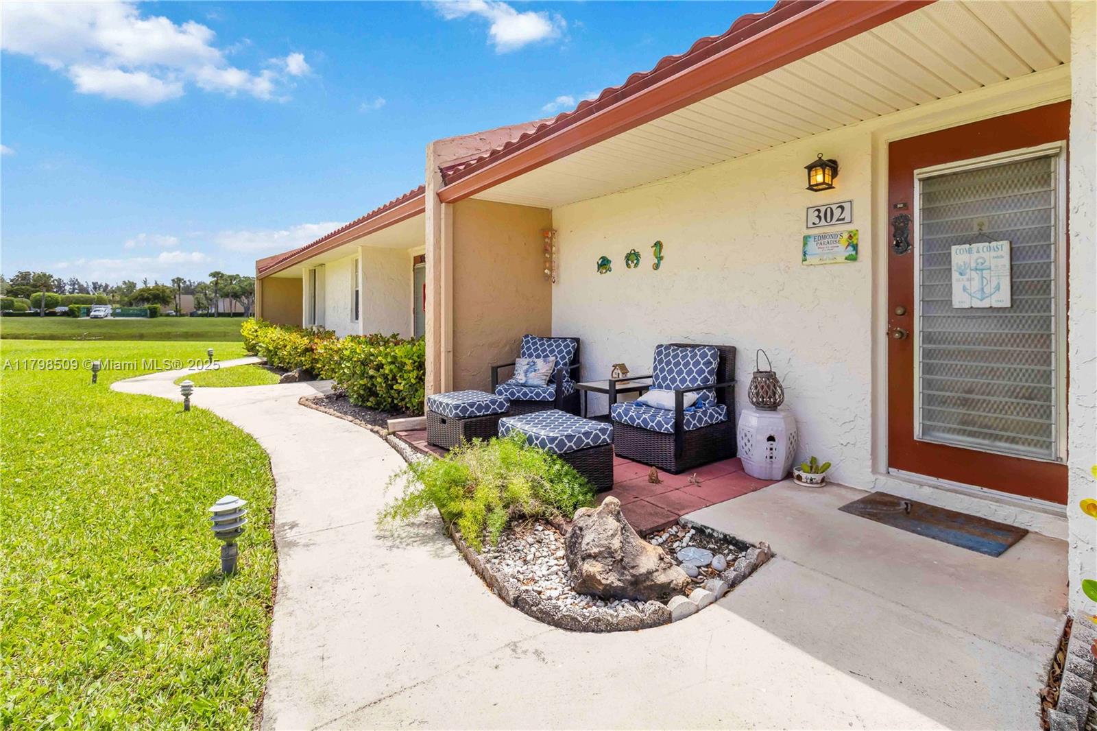 GOLDEN LAKES VILLAGE COND - Residential
