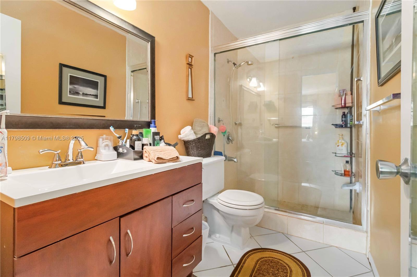 GOLDEN LAKES VILLAGE COND - Residential
