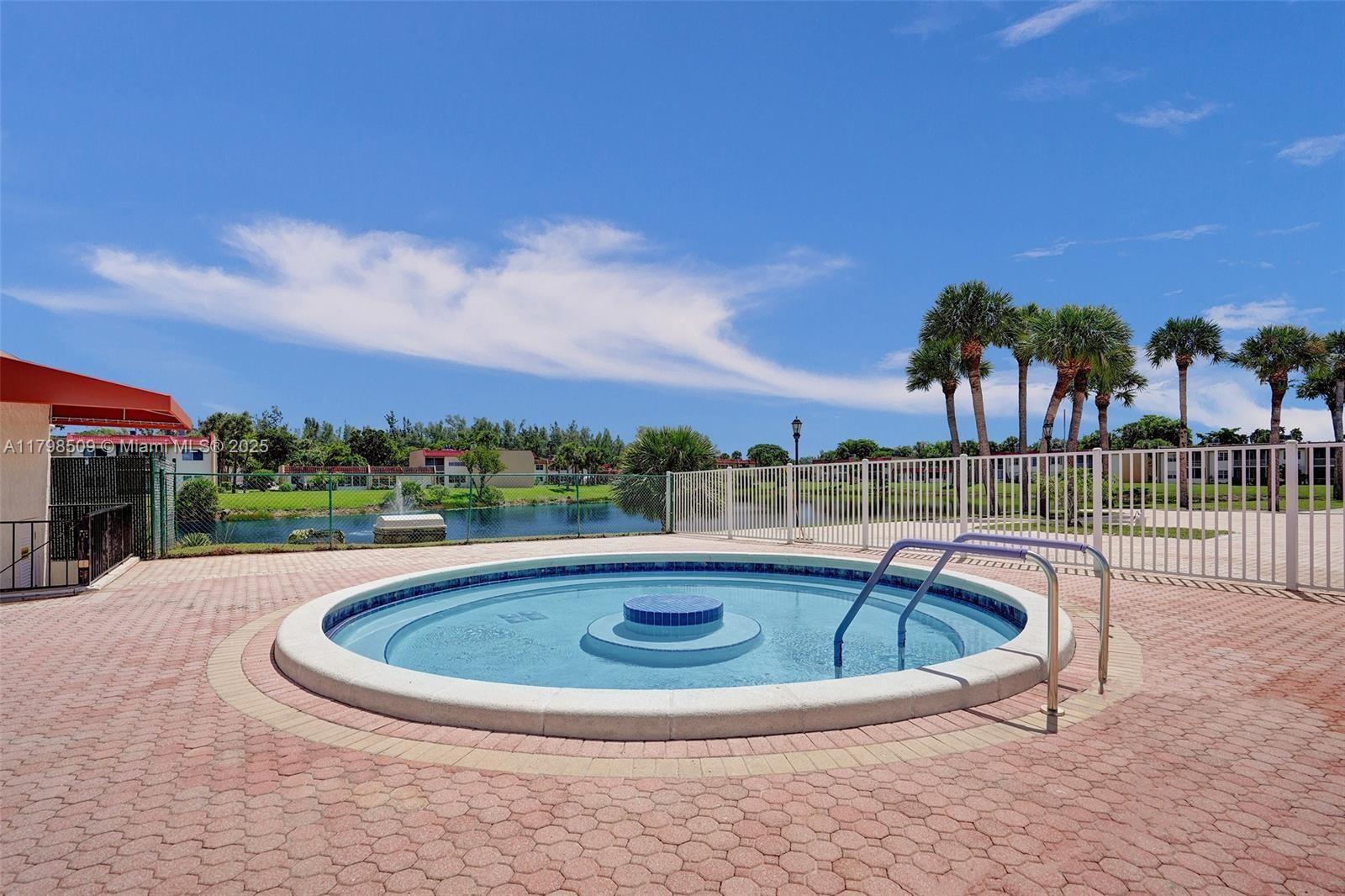 GOLDEN LAKES VILLAGE COND - Residential