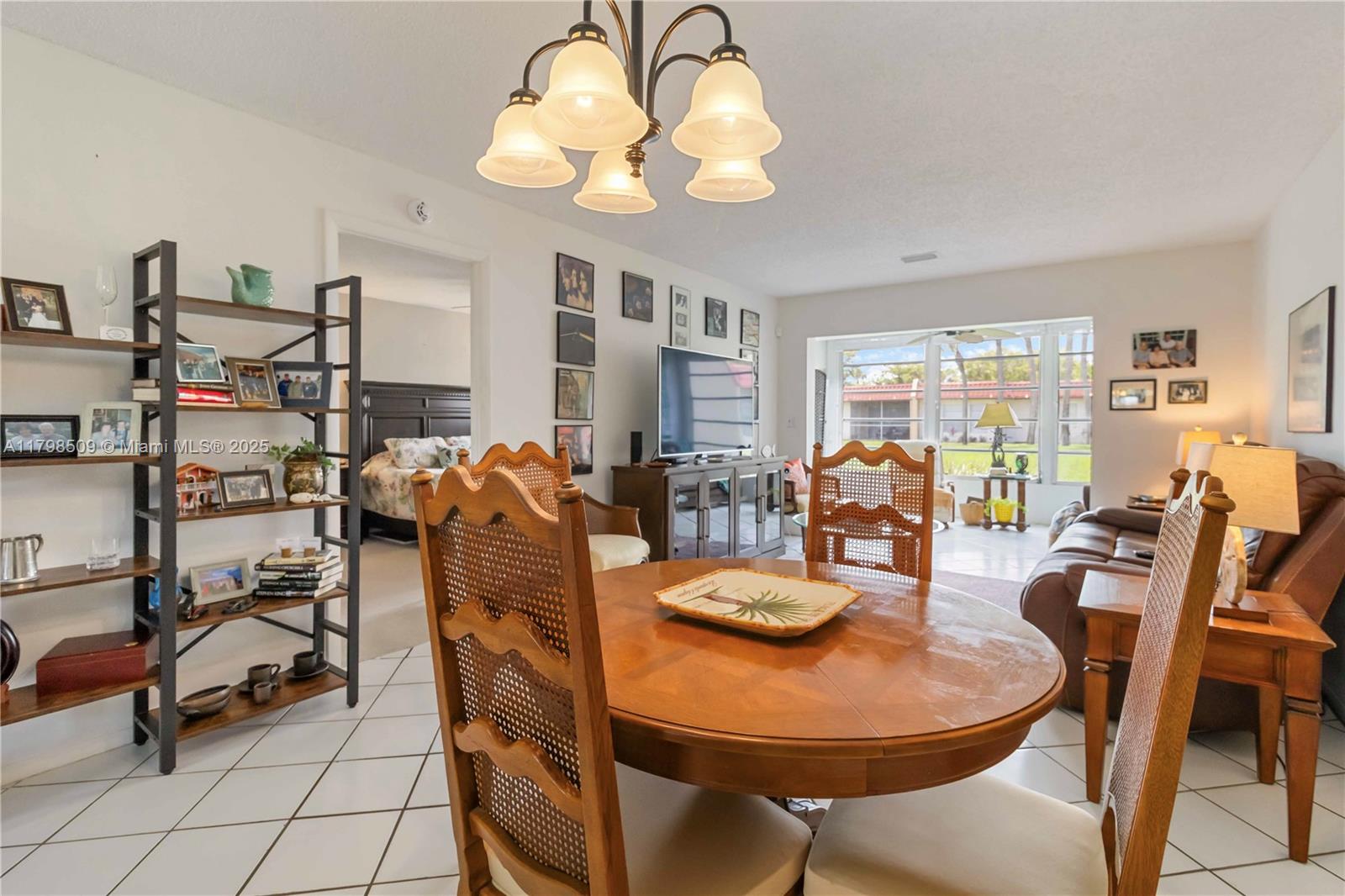 GOLDEN LAKES VILLAGE COND - Residential