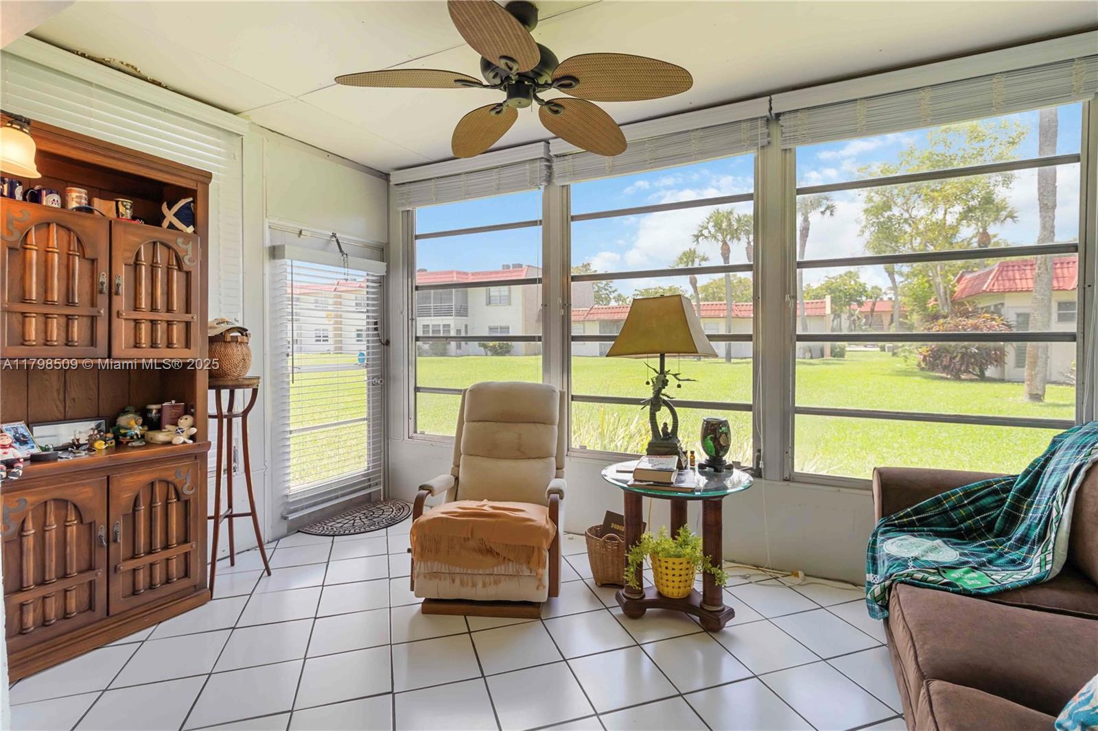 GOLDEN LAKES VILLAGE COND - Residential