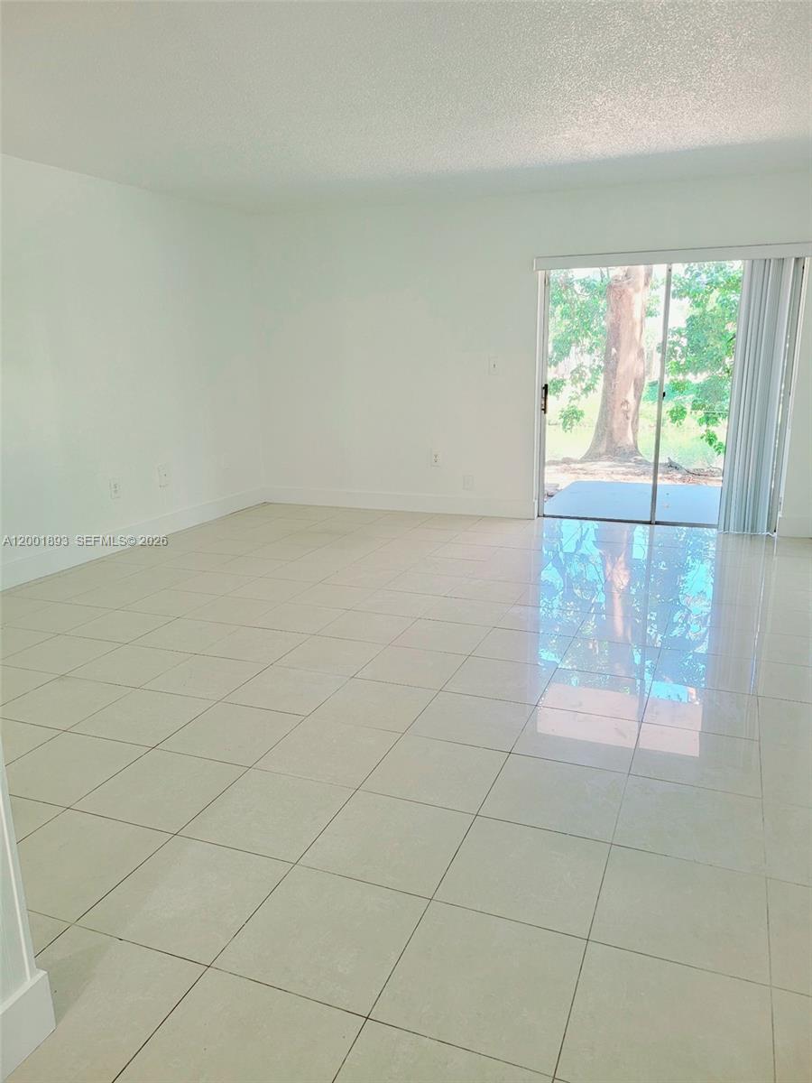 THE BEACH CLUB FONTAINEBL - Residential