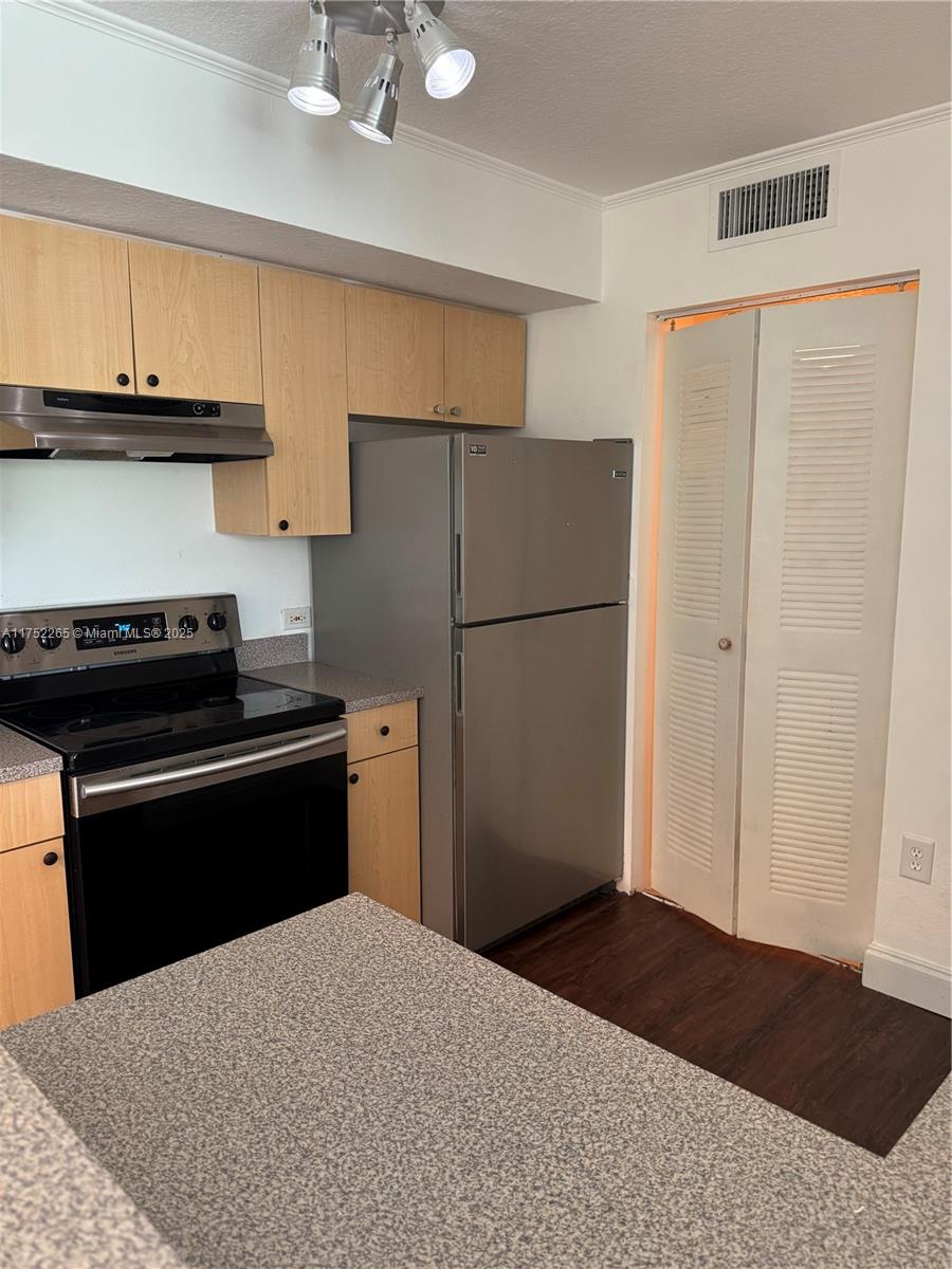 VILLA DEL SOL CONDOMINIUM - Residential Lease
