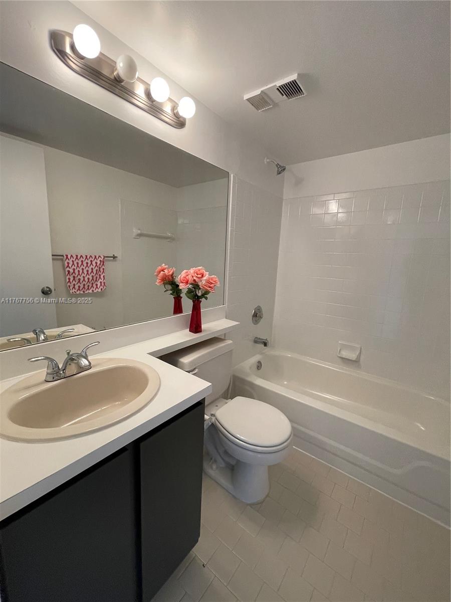 VISCONTI CONDO - Residential